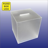 Kutija od pleksiglasa boje leda