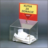 Kutija od pleksiglasa za donacije ukošena